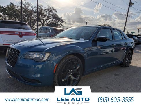 Used 2021 Chrysler 300 Touring w/ Sport Appearance Package image 7