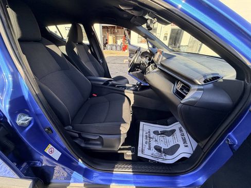 Used 2018 Toyota C-HR XLE FWD image 37