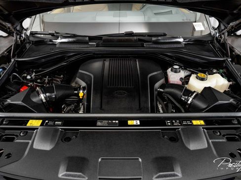 Used 2025 Land Rover Range Rover SE image 4