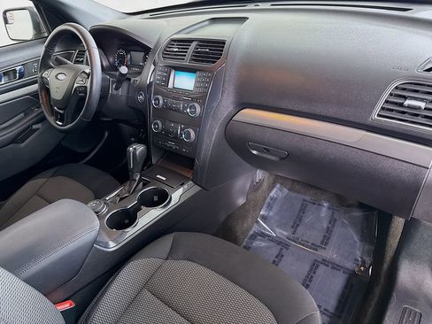 Used 2018 Ford Explorer XLT AWD/4WD image 31