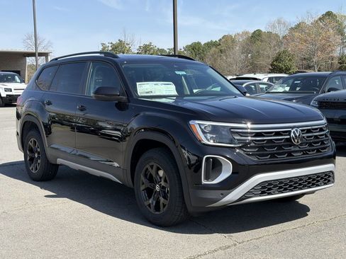 New 2026 Volkswagen Atlas Peak Edition image 7