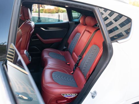 Used 2019 Maserati Levante GranLusso AWD/4WD image 20