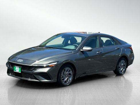Used 2024 Hyundai Elantra SEL FWD image 8