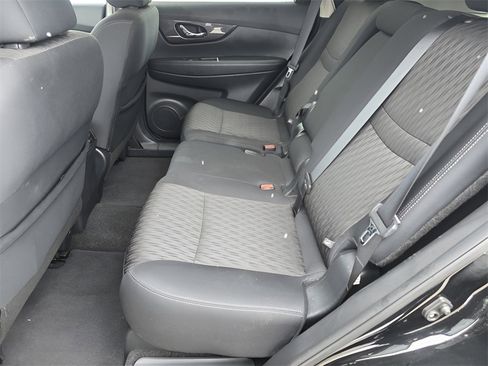 Used 2018 Nissan Rogue SV w/ Premium Package image 15