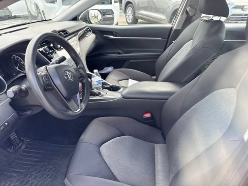 Used 2018 Toyota Camry LE FWD image 11