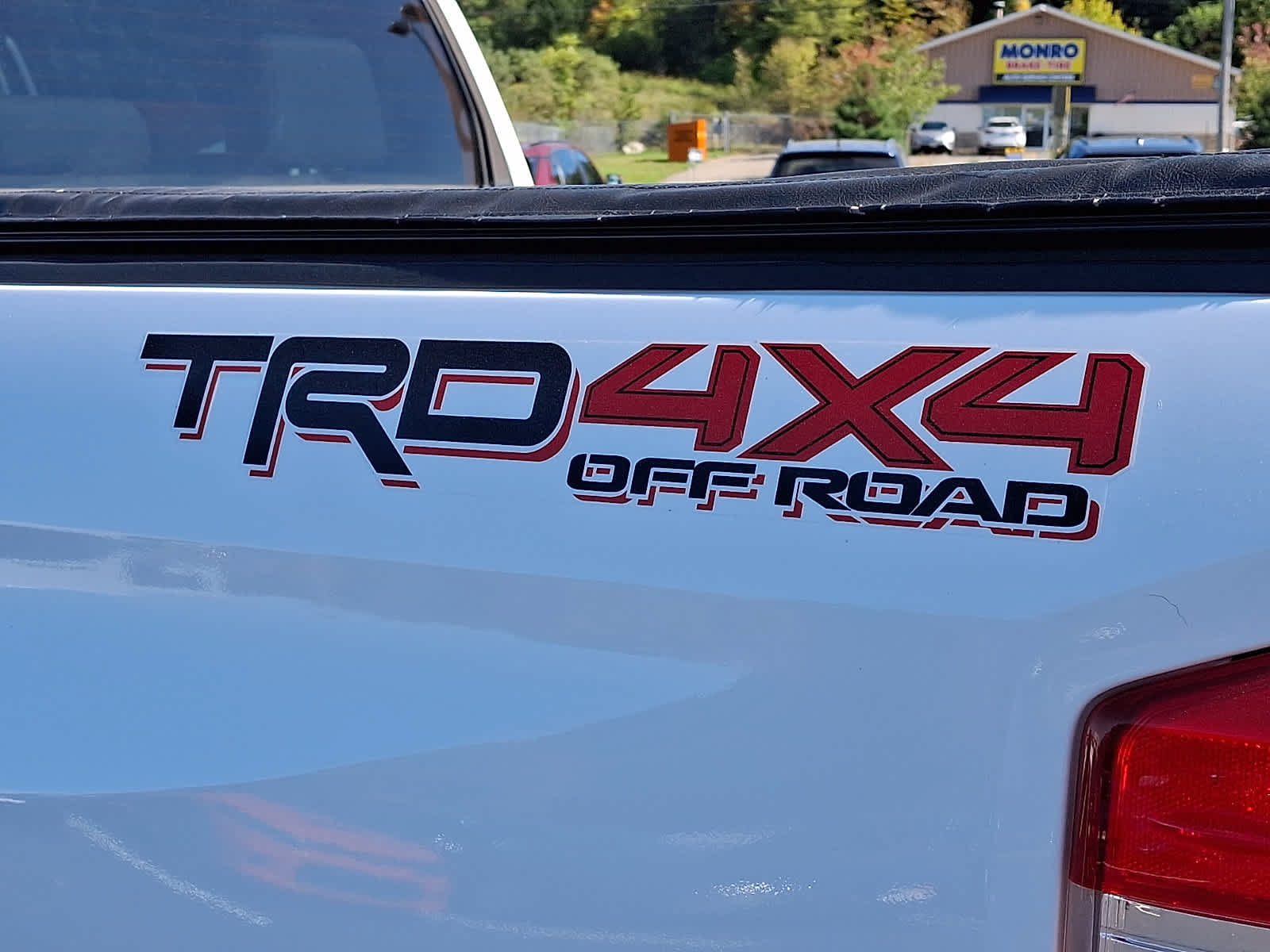 Used 2020 Toyota Tundra SR5 w/ TRD Off-Road Package AWD/4WD image 33