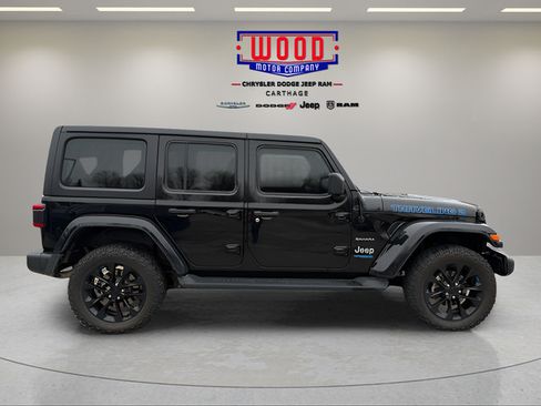 Used 2022 Jeep Wrangler Unlimited Sahara AWD/4WD image 2