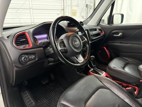 Used 2018 Jeep Renegade Trailhawk AWD/4WD image 7