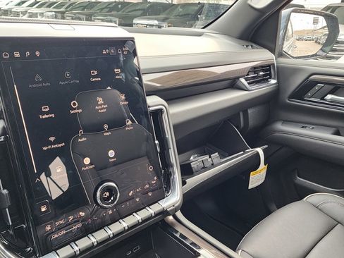 New 2025 GMC Yukon XL Elevation image 38