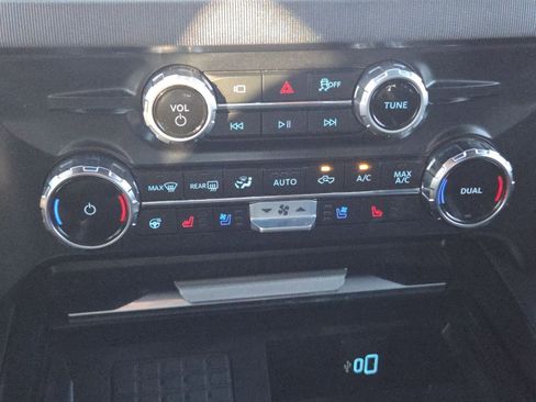 Used 2025 Ford F350 Platinum image 38