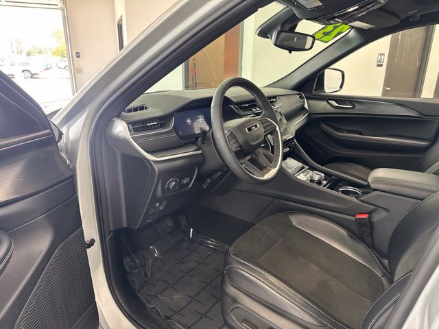Used 2023 Jeep Grand Cherokee Altitude AWD/4WD image 17