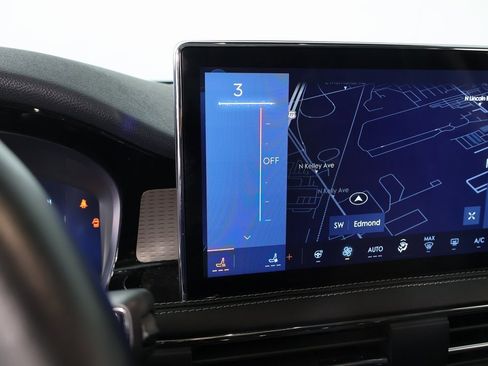 Used 2024 Lincoln Corsair Reserve w/ Equipment Group 201A image 8