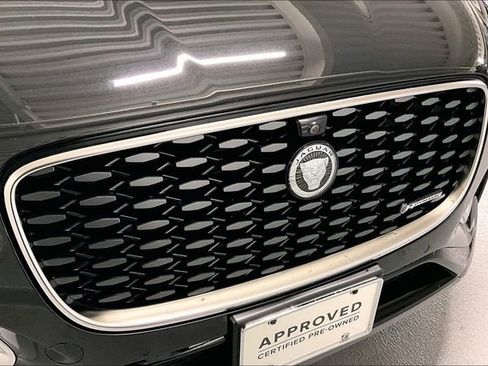 Certified 2025 Jaguar F-PACE R-Dynamic S image 31