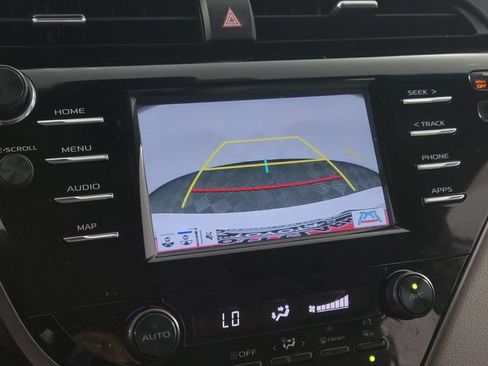 Used 2019 Toyota Camry SE w/ Convenience Package FWD image 22