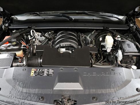 Used 2020 Chevrolet Suburban LT AWD/4WD image 37