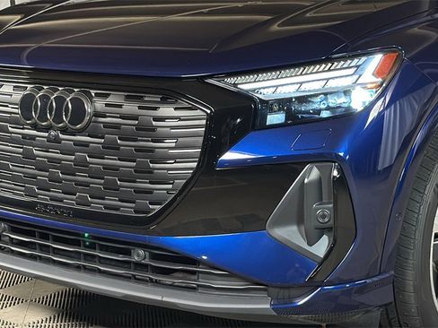 Used 2024 Audi Q4 e-tron Prestige image 3