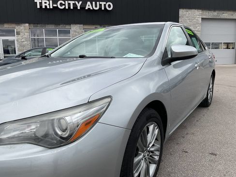 Used 2015 Toyota Camry SE FWD image 2