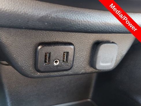 Used 2020 Chevrolet Traverse LT FWD image 22