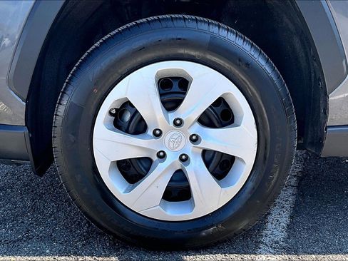 Used 2024 Toyota RAV4 LE image 9