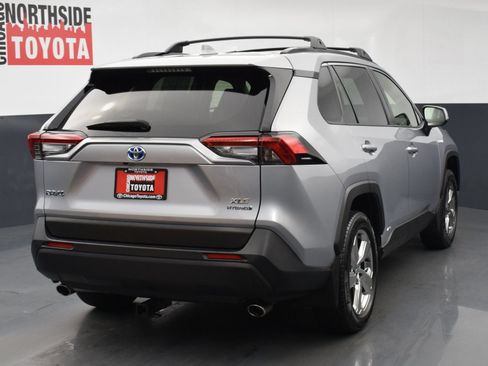 Used 2021 Toyota RAV4 XLE Premium AWD/4WD image 4