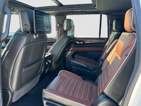 Used 2024 GMC Yukon XL Denali Ultimate AWD/4WD image 13