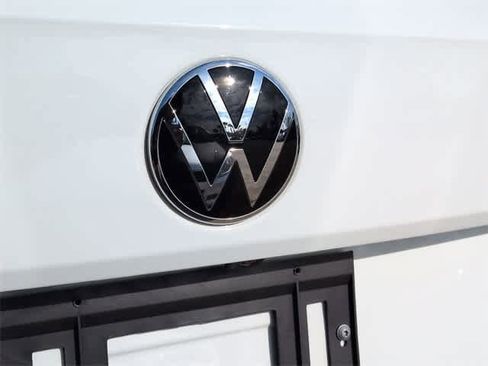 Used 2024 Volkswagen Taos SE image 12