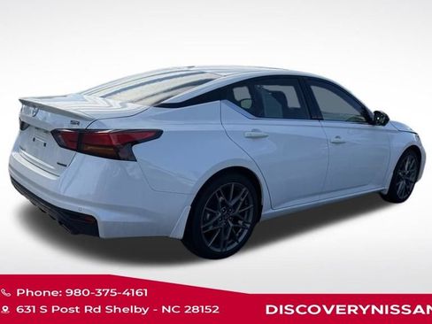 Certified 2024 Nissan Altima 2.0 SR FWD image 3