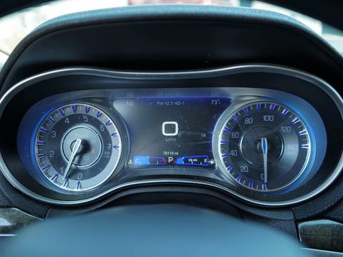 Used 2019 Chrysler 300 Limited w/ Safetytec Plus Group image 6