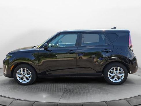 Used 2025 Kia Soul LX w/ LX Technology Package FWD image 2