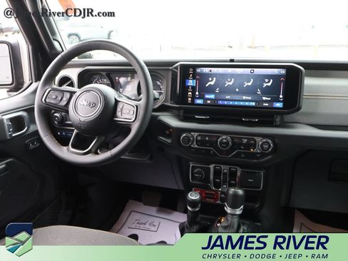 Used 2024 Jeep Wrangler Unlimited AWD/4WD image 13