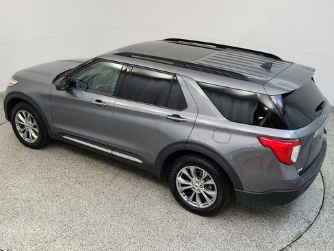 Used 2022 Ford Explorer XLT w/ Equipment Group 202A AWD/4WD image 14