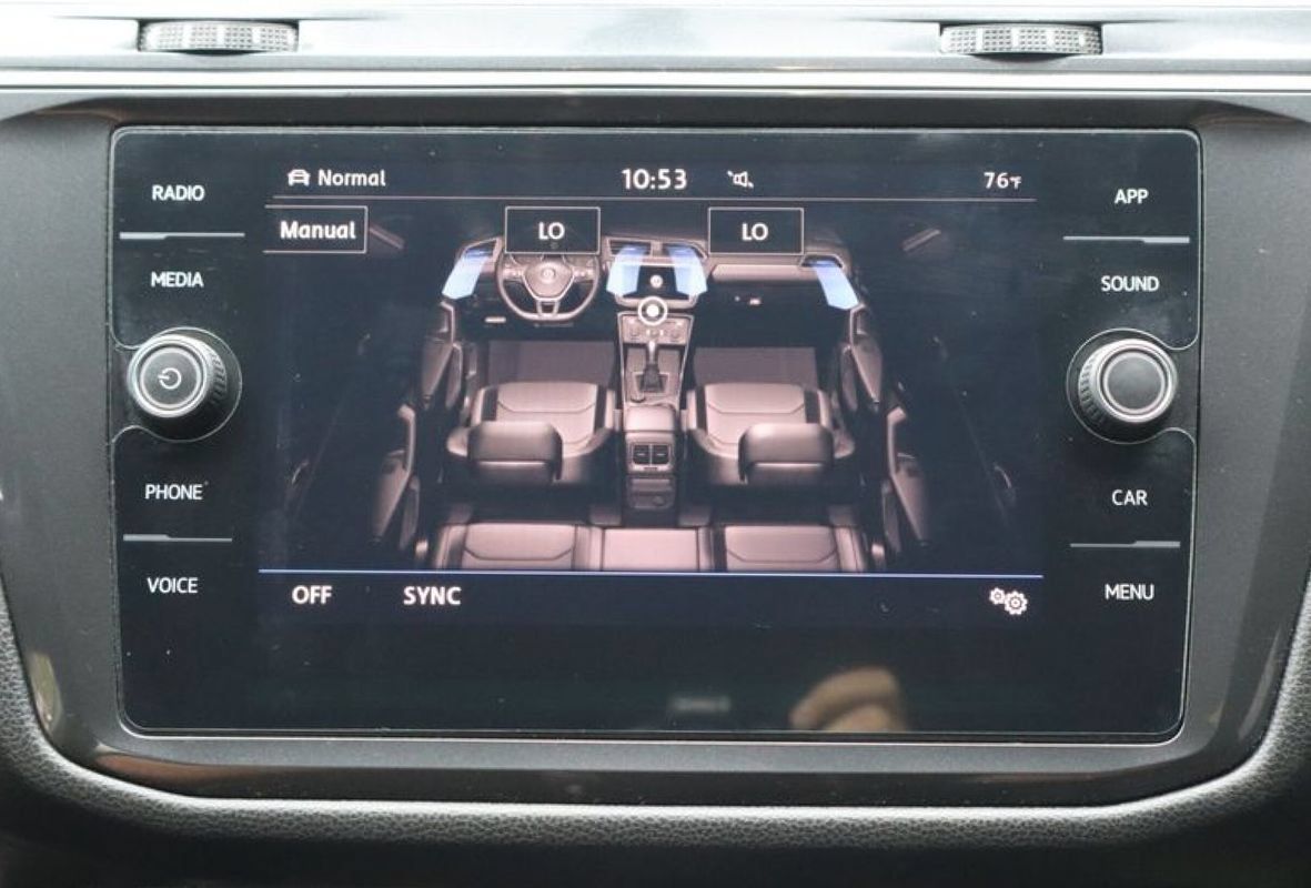Used 2018 Volkswagen Tiguan SE AWD/4WD image 21