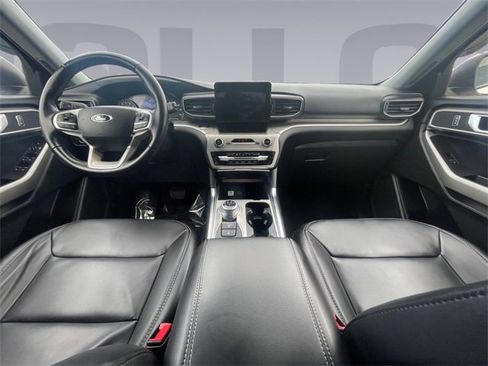 Used 2022 Ford Explorer XLT w/ Equipment Group 202A image 12