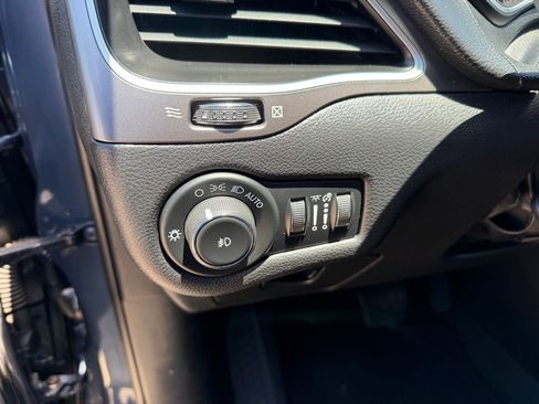 Used 2019 Jeep Cherokee Latitude Plus FWD image 25