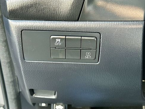 Used 2018 MAZDA MAZDA3 Touring FWD image 10