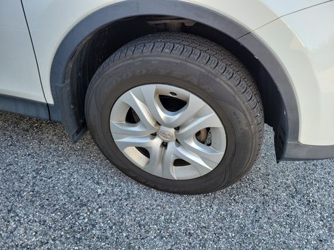 Used 2014 Toyota RAV4 LE image 7