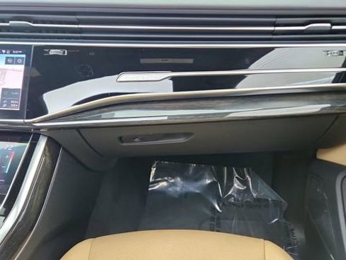 Used 2021 Audi Q8 Prestige w/ Prestige Package image 36