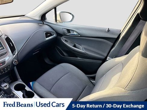 Used 2017 Chevrolet Cruze LT image 23