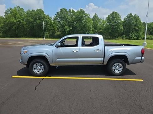 Used 2023 Toyota Tacoma SR AWD/4WD image 4
