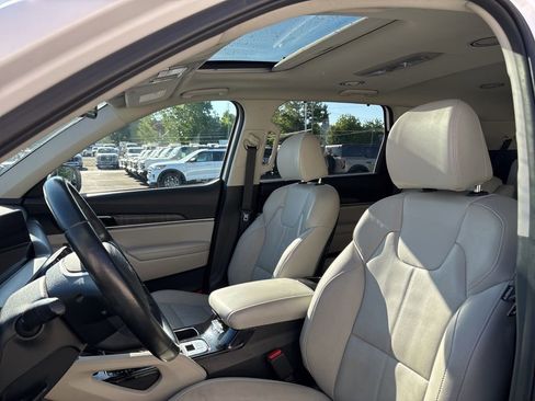 Used 2023 Kia Telluride EX w/ EX Captain's Chair Package AWD/4WD image 4
