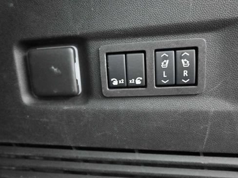 Used 2024 Chevrolet Suburban Z71 w/ Luxury Package image 26