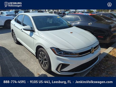 Used 2025 Volkswagen Jetta S image 1