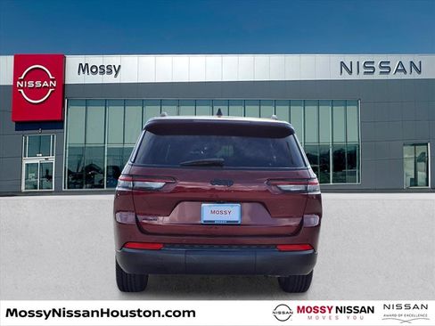 Used 2024 Jeep Grand Cherokee L Altitude image 6