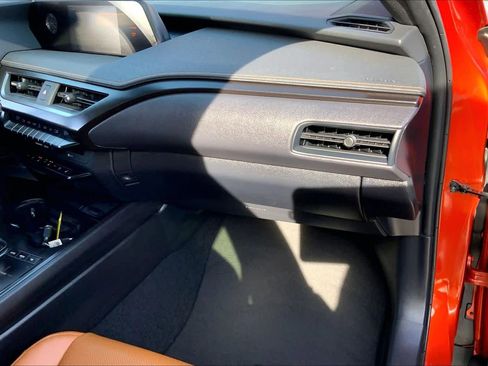 Used 2020 Lexus UX 200 w/ Premium Package image 16