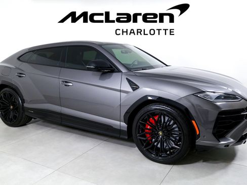 Used 2025 Lamborghini Urus SE image 2