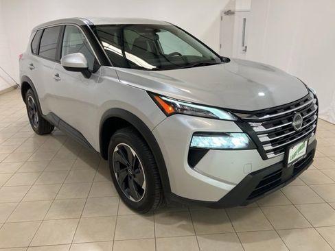 Used 2024 Nissan Rogue SV image 7