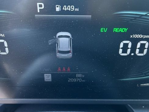 Used 2025 Kia Niro LX FWD image 9