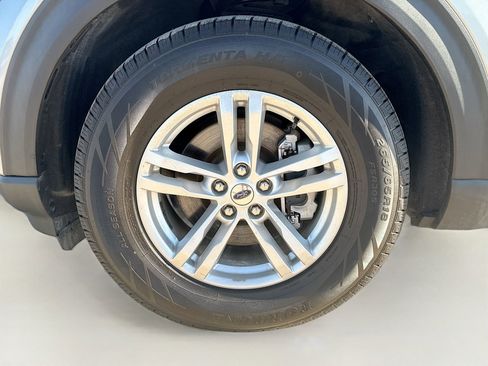 Used 2022 Ford Explorer XLT image 32