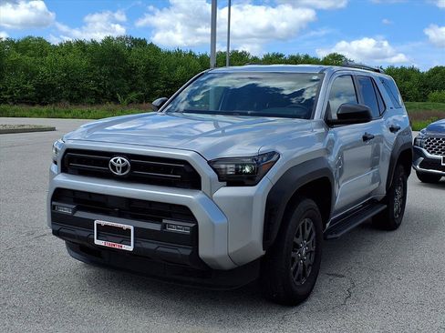 Used 2025 Toyota 4Runner SR5 AWD/4WD image 5
