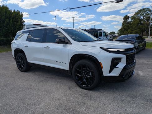 Used 2024 Chevrolet Traverse RS image 2